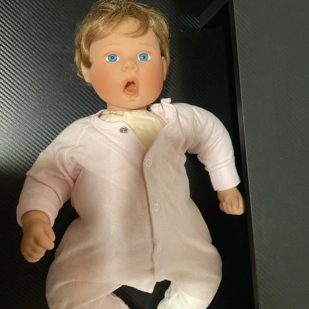 Lee Middleton Baby Doll 1995 Thumb Sucker 071294 Brown Hair and Blue Eyes